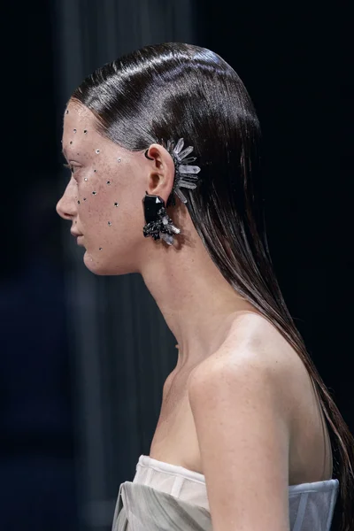 Look 10